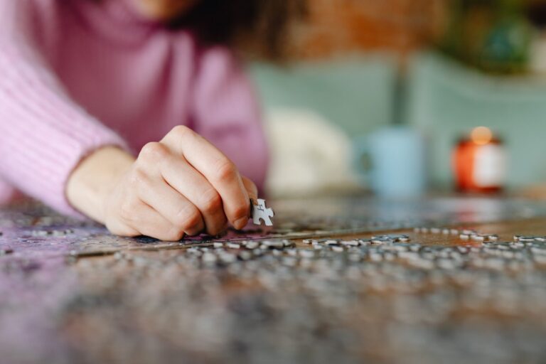 Why a Puzzle Beats the Scroll: What Attention Research Says
